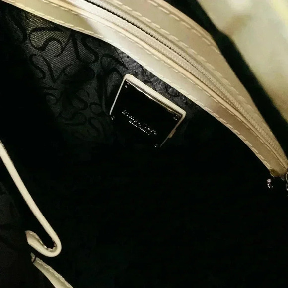 Simply Vera By Vera Wang Satchel Purse - Picture 5 of 5